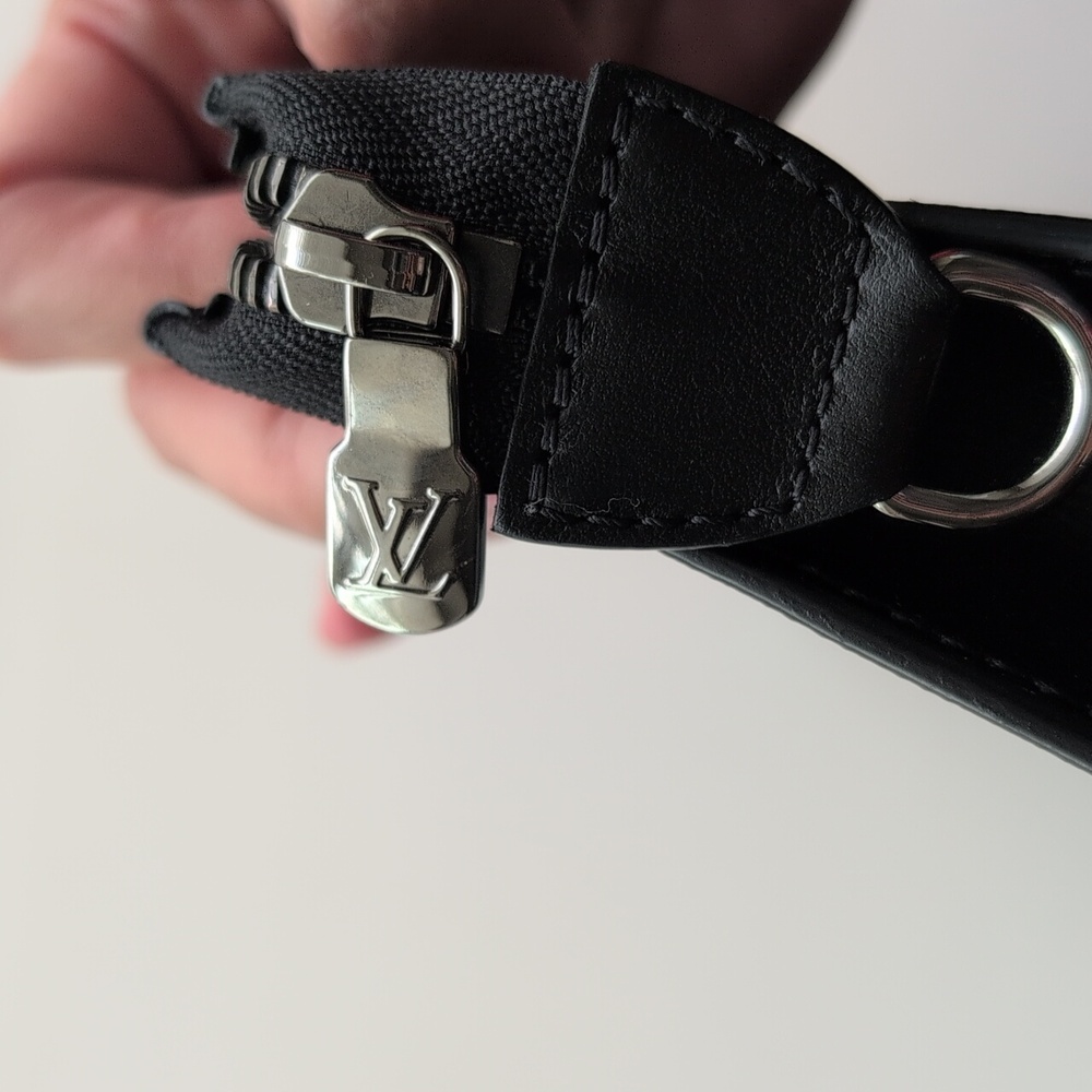 Louis Vuitton Black Monogram Gaston - Picture 3 of 11